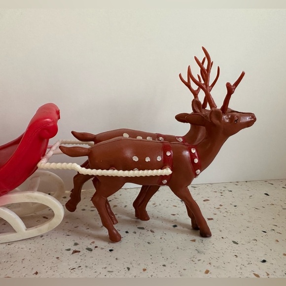 VTG Christmas Santa & Sleigh with‎ Deer Plastic Holiday Decor Made in Hong Kong - Picture 4 of 10